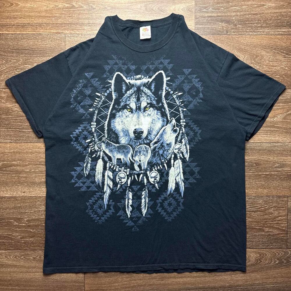 Y2K Fruit of the Loom Wolf Dreamcatcher Cotton T-Shirt with White Wolf Graphic